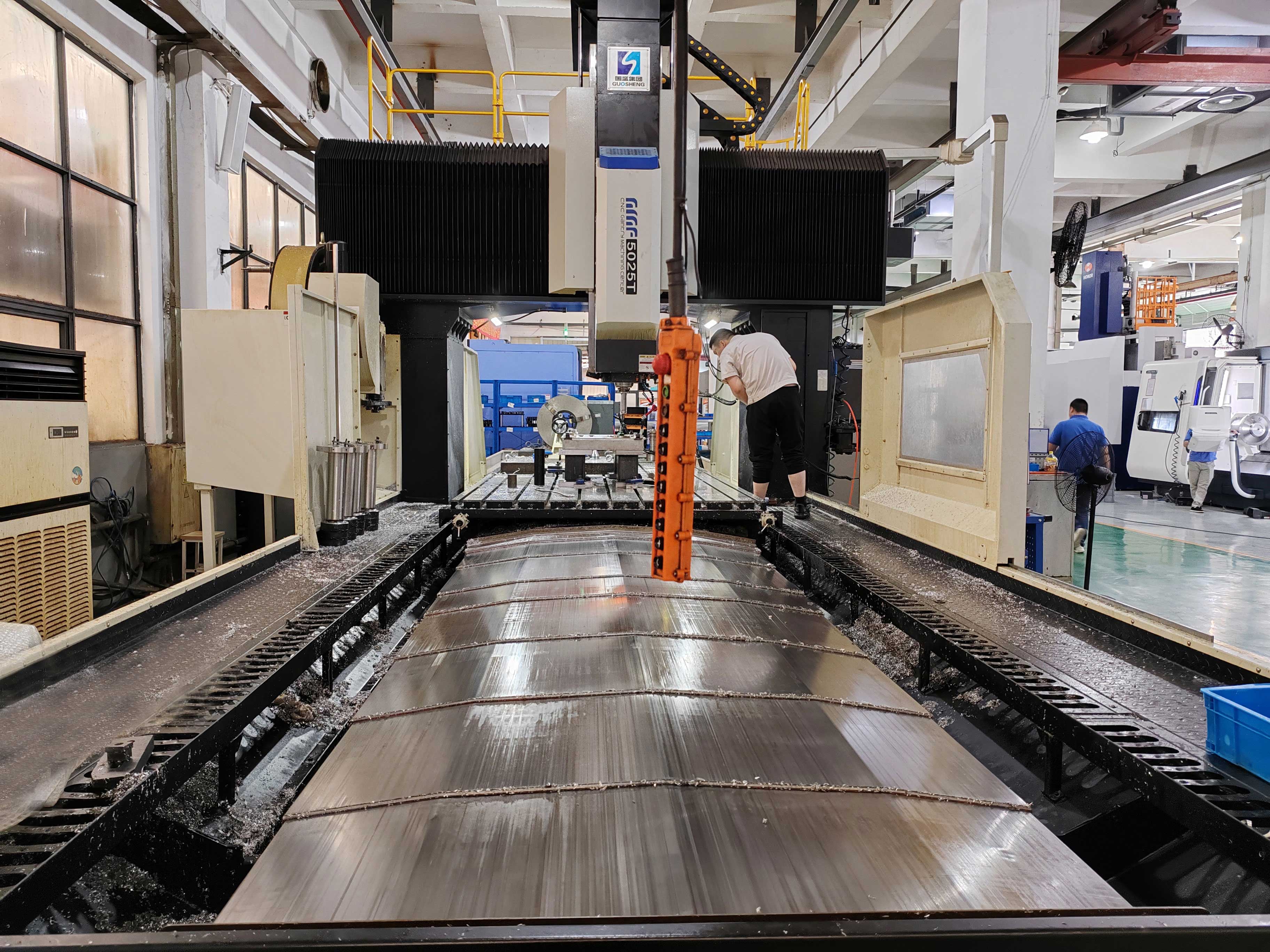 龍門加工中心 XYZ:6200*2800*1000mm （精度：±5μm）