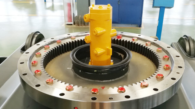 你以為中央回轉接頭控制回轉嗎？騰旋為您揭曉答案！